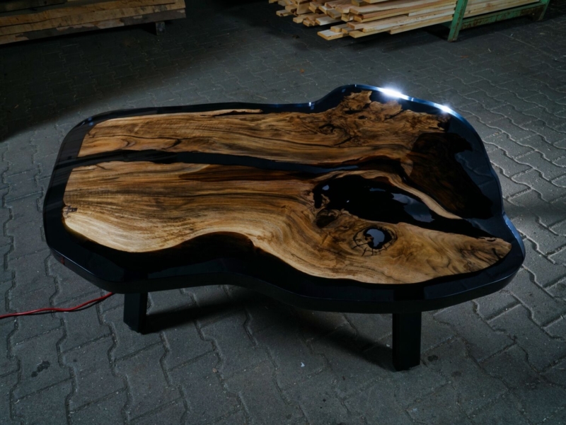 Walnuss Epoxi Couchtisch freie Form schwarz transparent poliert 6