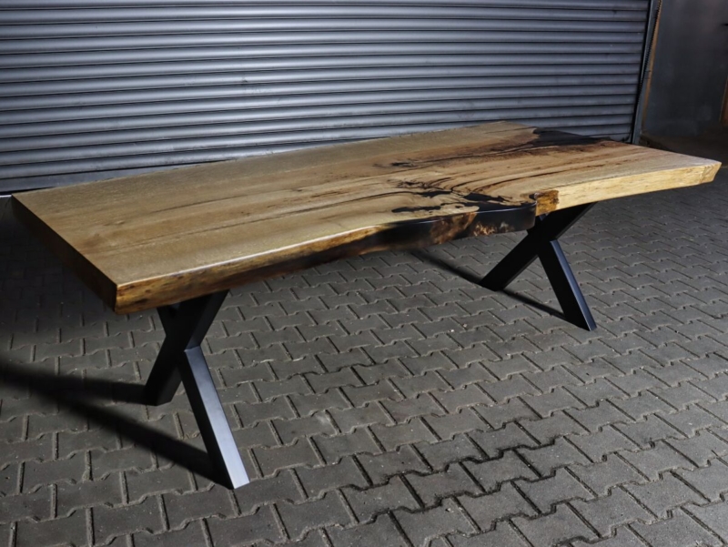 Eiche Baumscheibentisch Epoxidharz schwarz transparent 2,50 x 1,20m