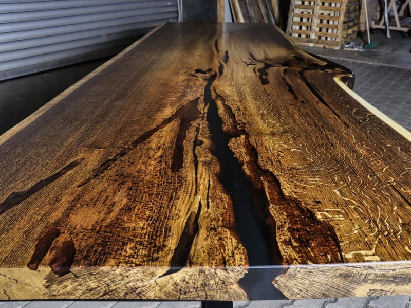 Eiche Baumscheibentisch Epoxidharz schwarz transparent geräuchert 3,10 x 1,25m