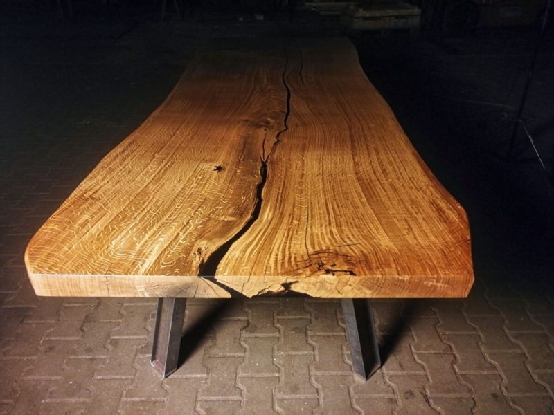 Eiche Baumscheiben Esstisch aus einem Stück 3,10m x 1,24m, black epoxidharz 1