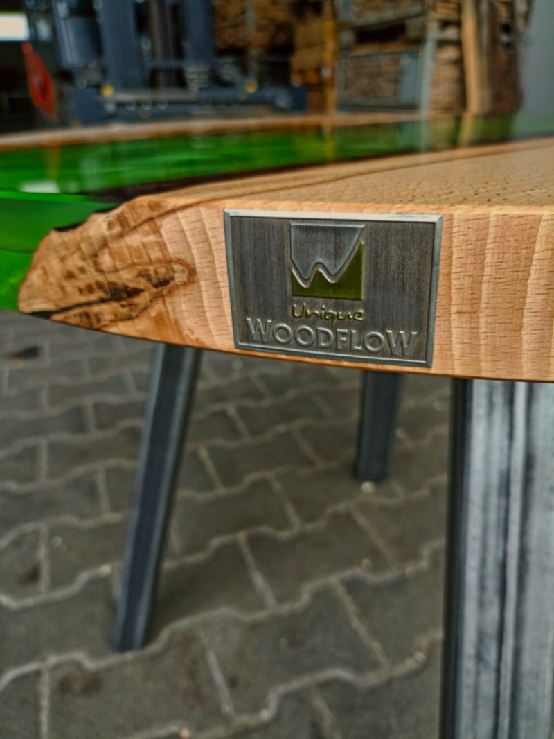Kern-Buche Couchtisch Epoxidharz lime green 2