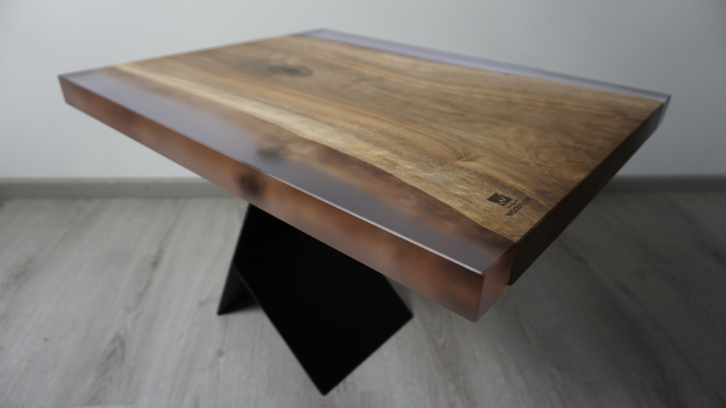 Nussbaum Epoxid Beistelltisch glasklar